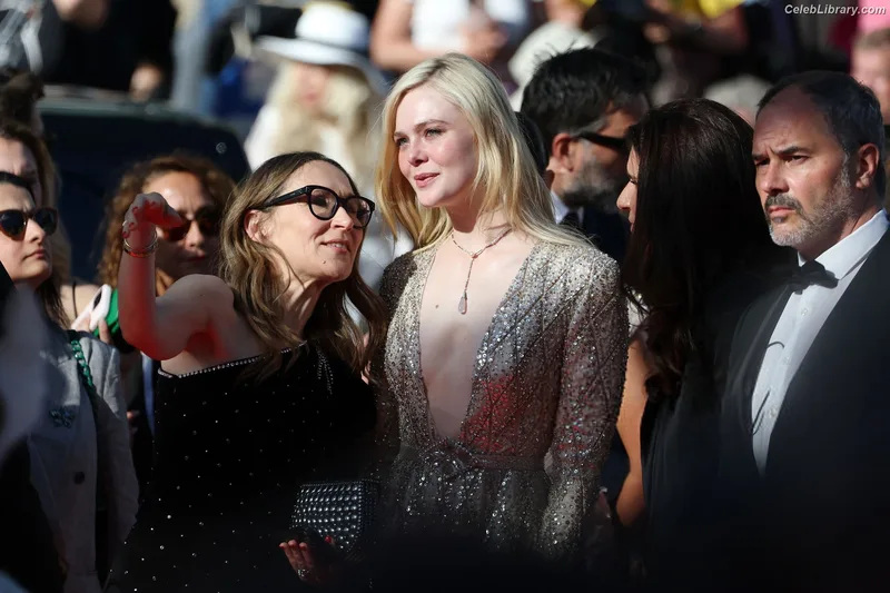 Elle Fanning photo 24 of 4114