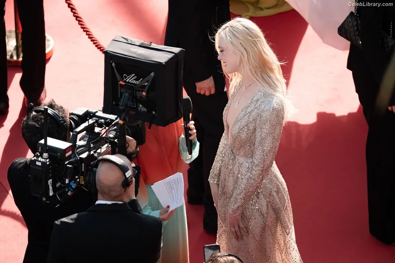Elle Fanning photo 5 of 4114