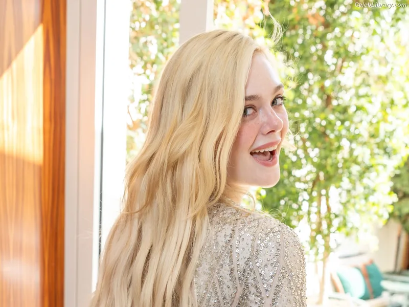 Elle Fanning photo 15 of 4114