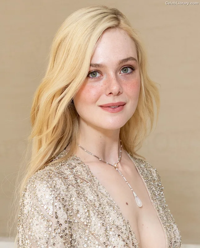 Elle Fanning photo 16 of 4114