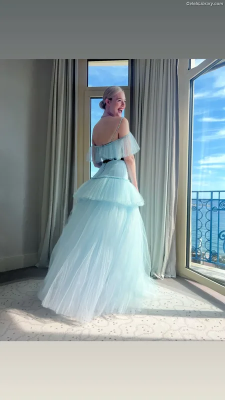 Elle Fanning photo 21 of 4114