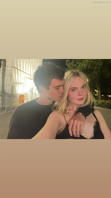 Elle Fanning photo 22 of 4114