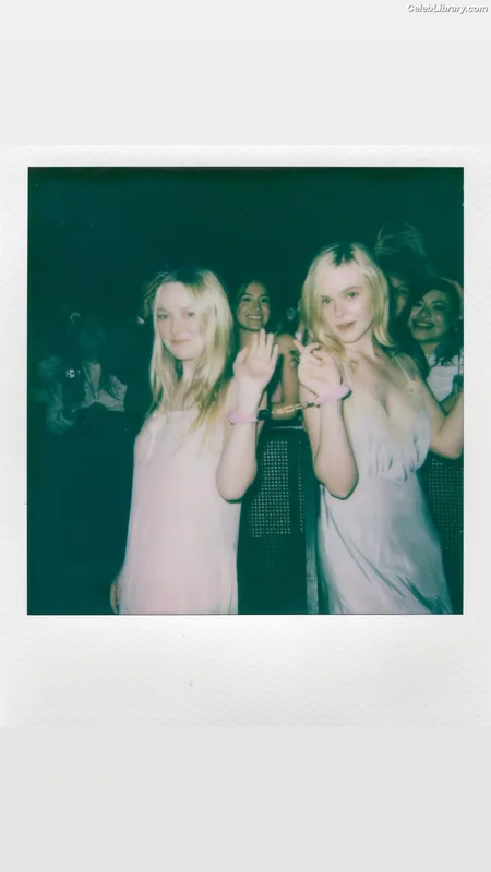 Elle Fanning photo 6 of 4114