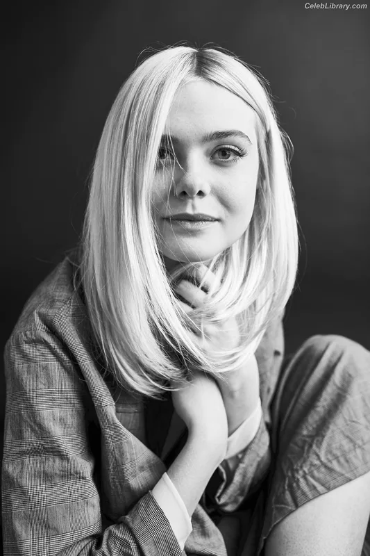 Elle Fanning photo 9 of 4114