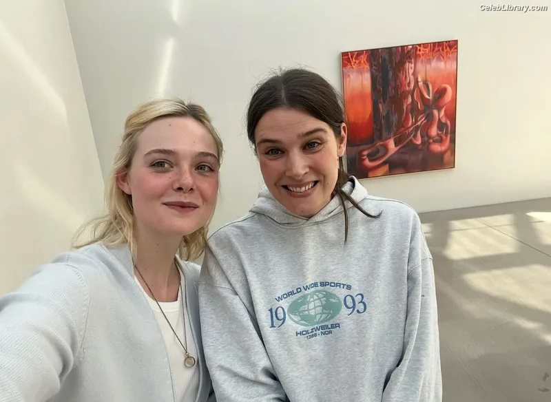 Elle Fanning photo 15 of 4114