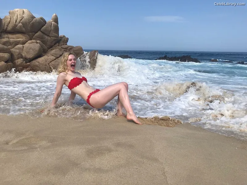 Elle Fanning photo 17 of 4114