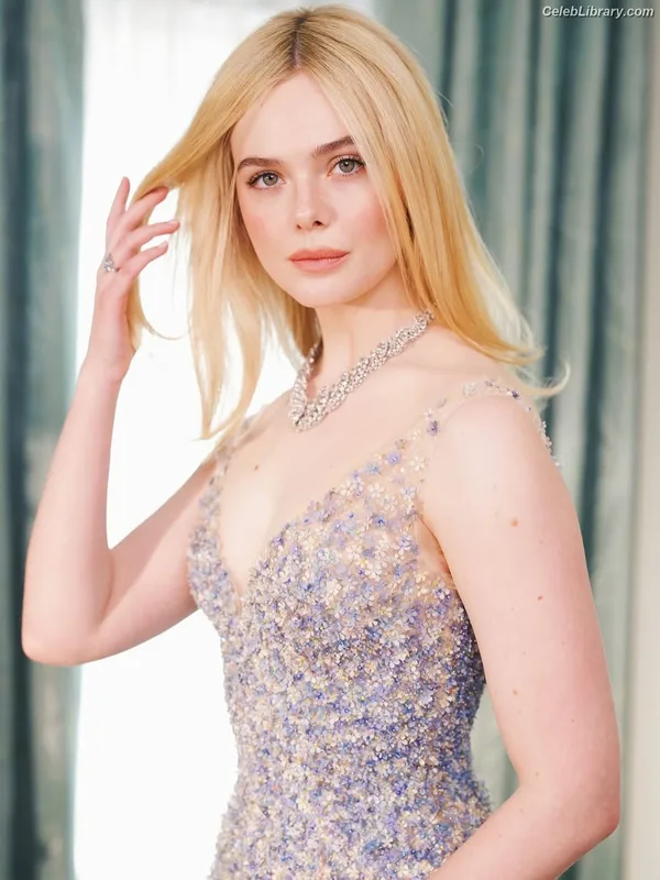 Elle Fanning photo 24 of 4114