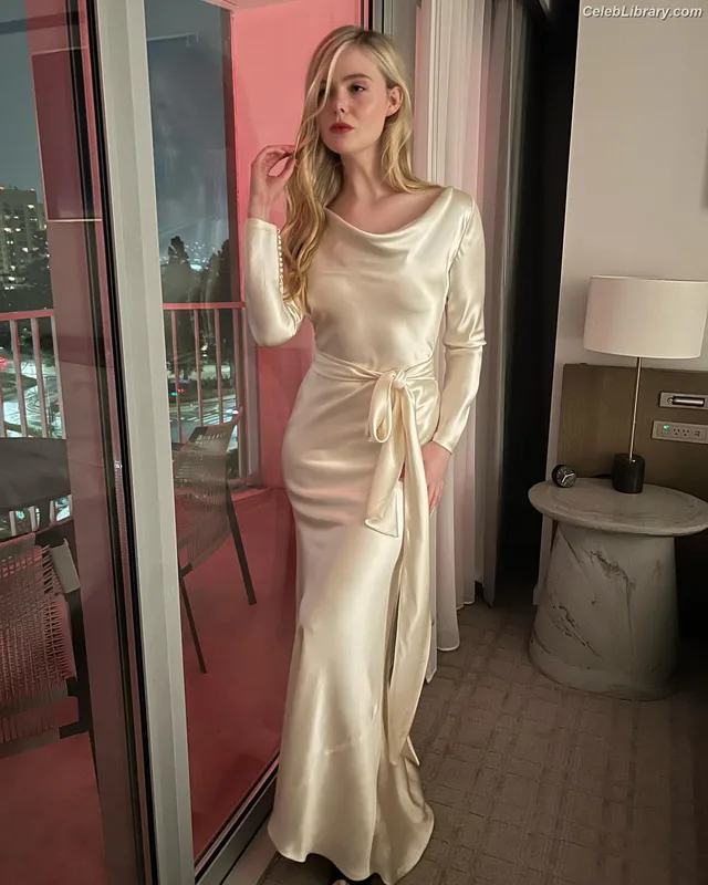 Elle Fanning photo 5 of 4114