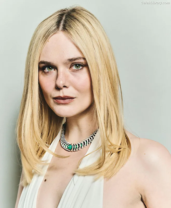 Elle Fanning photo 11 of 4114