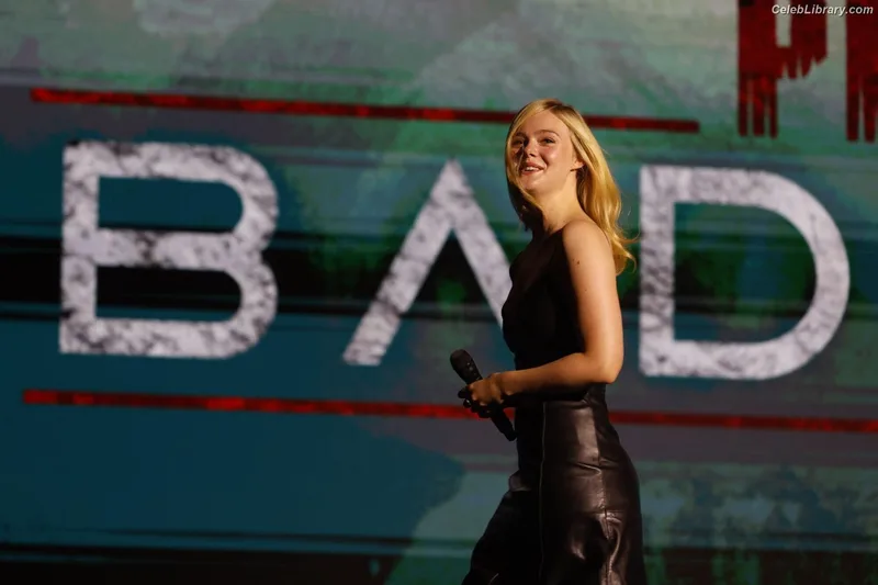 Elle Fanning photo 17 of 4114