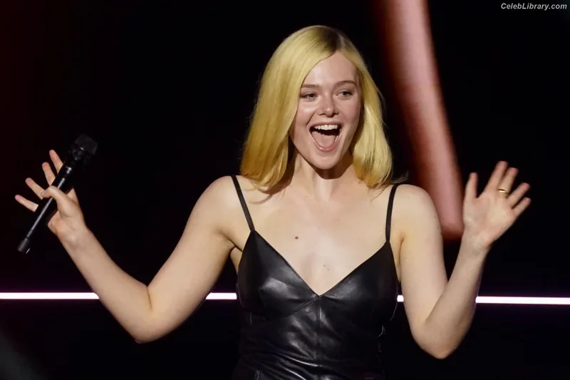 Elle Fanning photo 22 of 4114