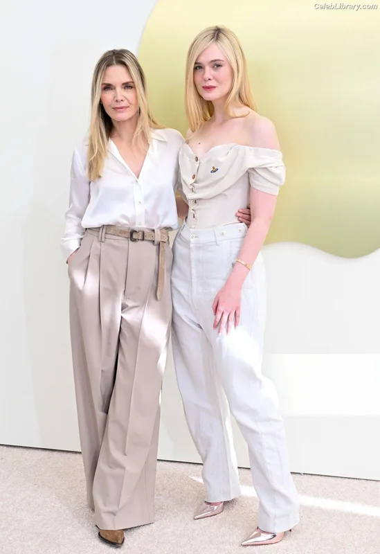 Elle Fanning photo 19 of 4114