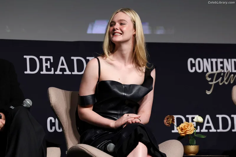 Elle Fanning photo 10 of 4114