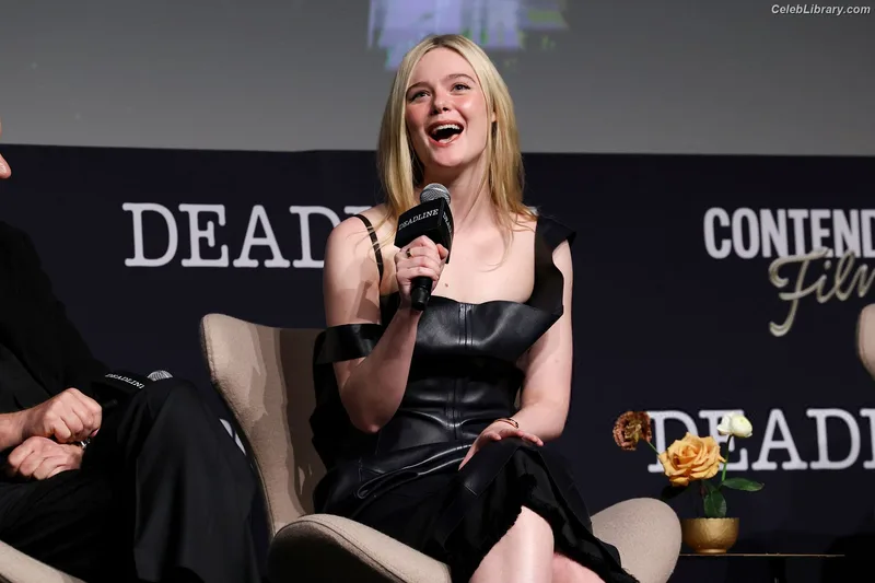 Elle Fanning photo 11 of 4114