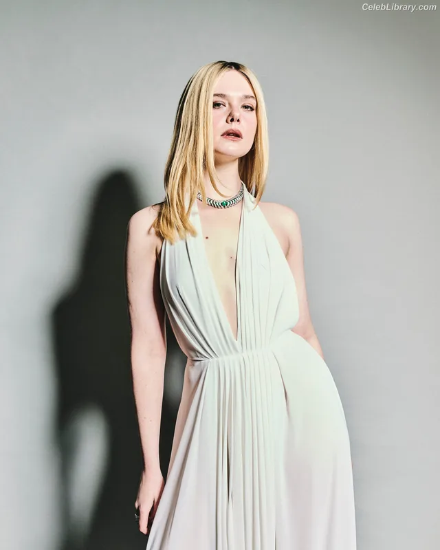 Elle Fanning photo 17 of 4114