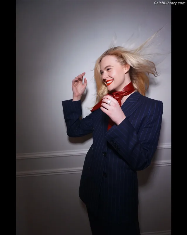 Elle Fanning photo 19 of 4114