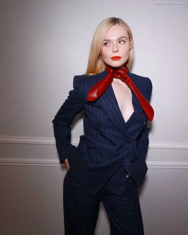Elle Fanning photo 20 of 4114
