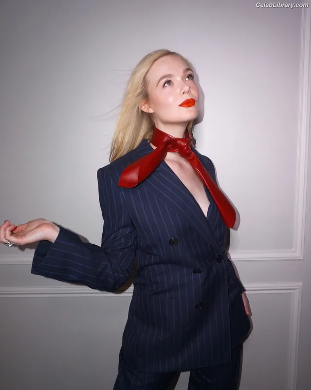 Elle Fanning photo 21 of 4114