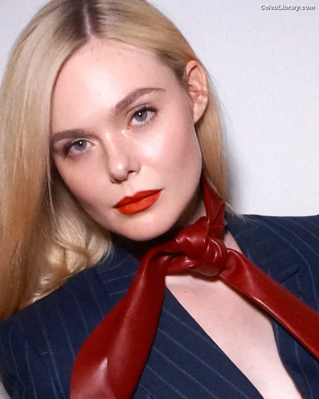 Elle Fanning photo 24 of 4114