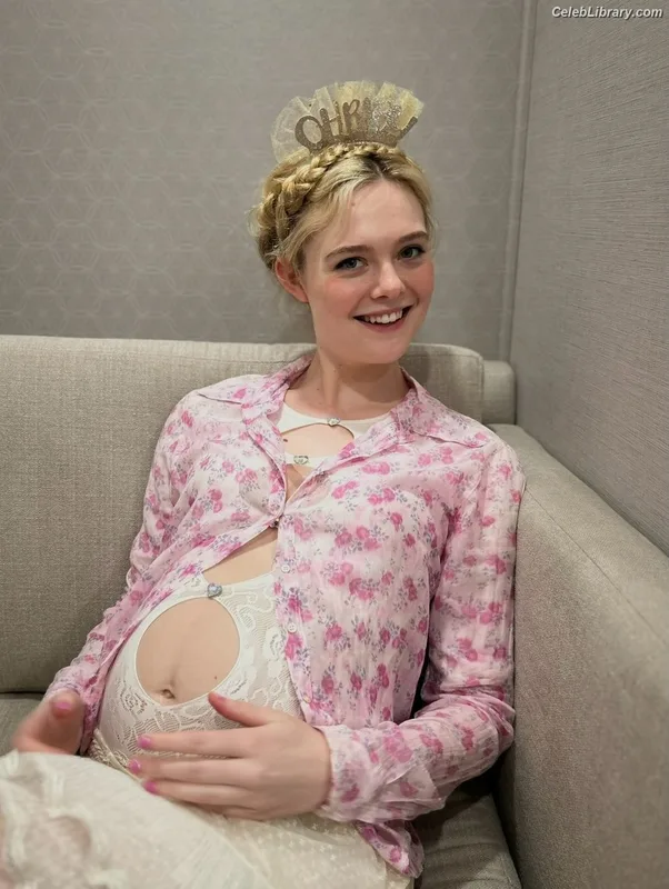 Elle Fanning photo 4 of 4114