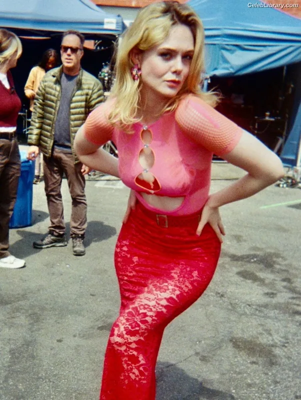 Elle Fanning photo 5 of 4114
