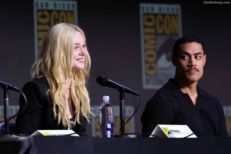 Elle Fanning photo 17 of 4114