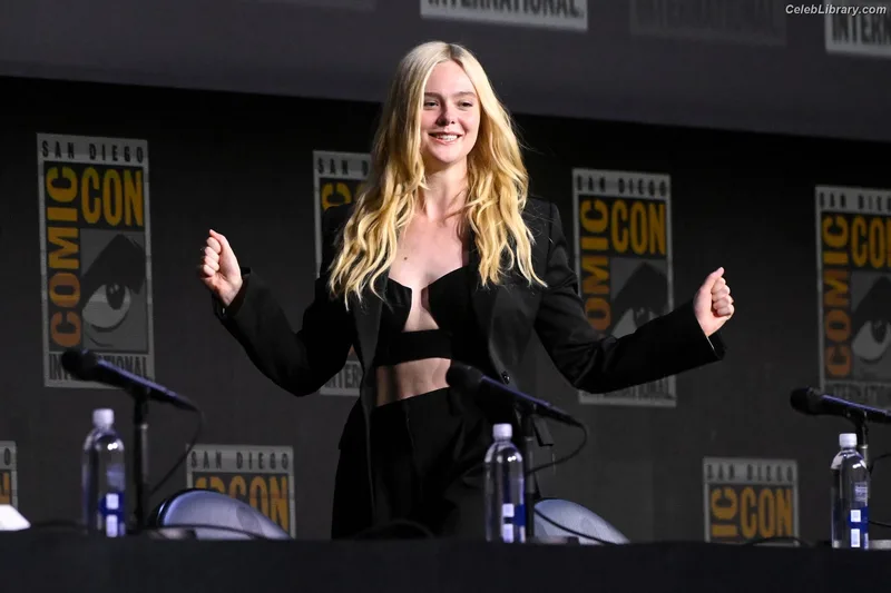 Elle Fanning photo 19 of 4114
