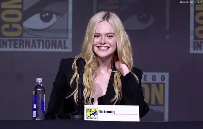 Elle Fanning photo 1 of 4114