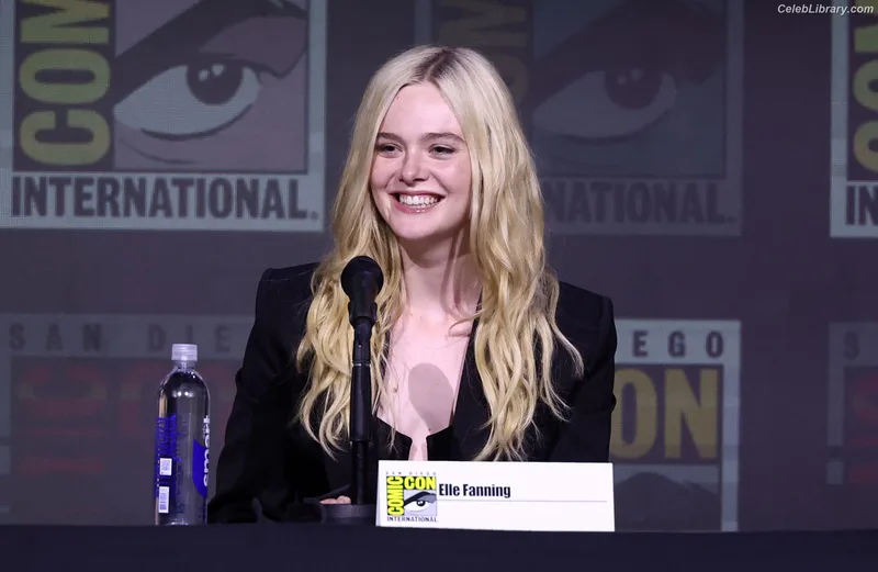 Elle Fanning photo 3 of 4114