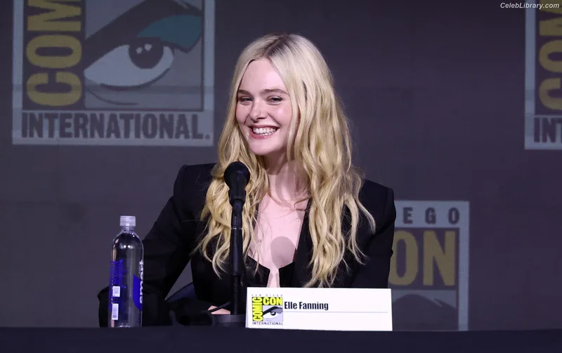 Elle Fanning photo 4 of 4114