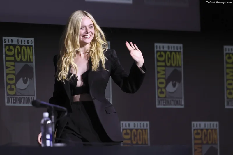 Elle Fanning photo 7 of 4114