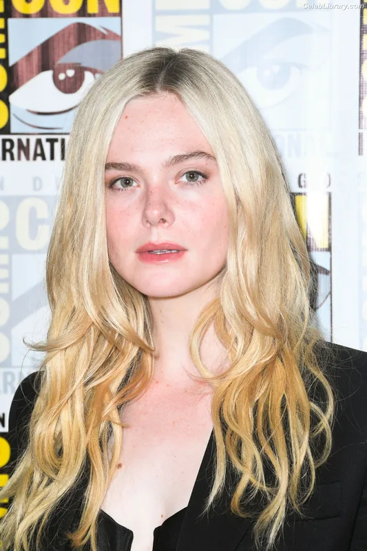 Elle Fanning photo 11 of 4114