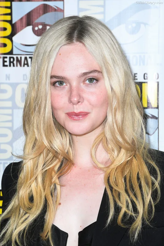 Elle Fanning photo 12 of 4114