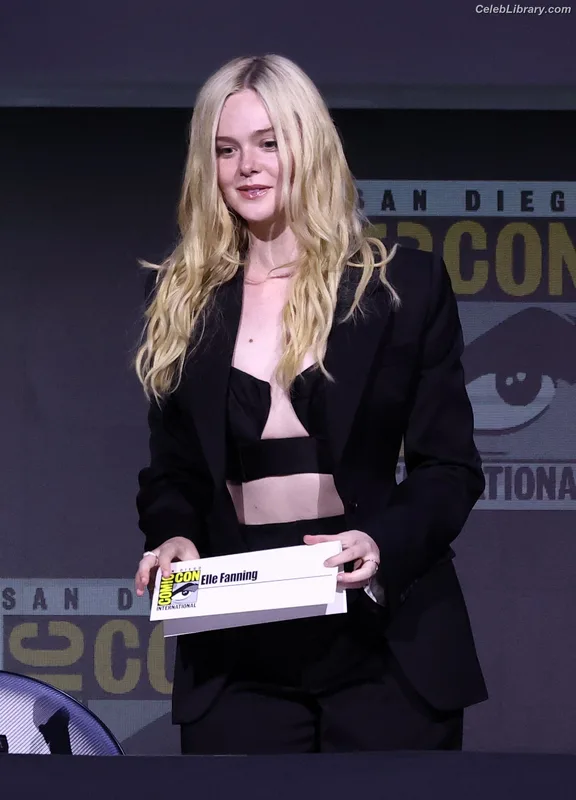 Elle Fanning photo 14 of 4114