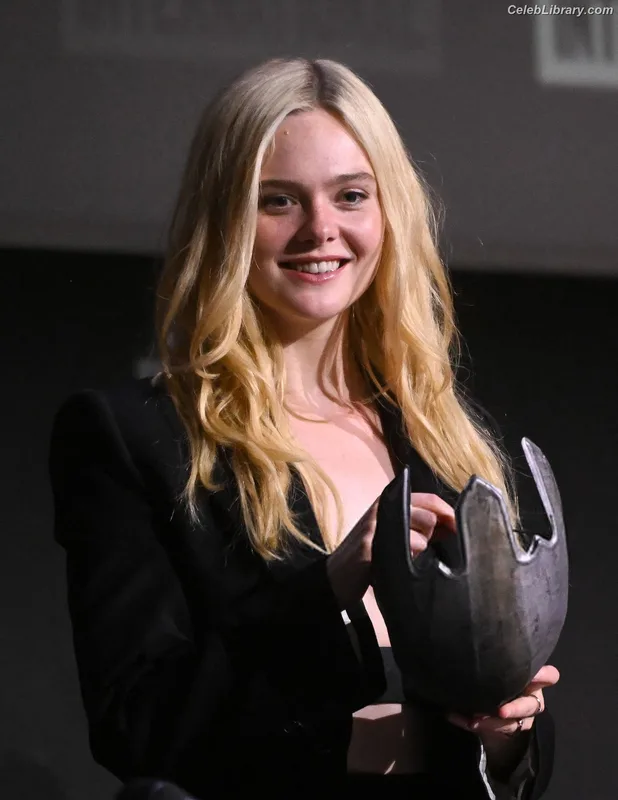 Elle Fanning photo 16 of 4114