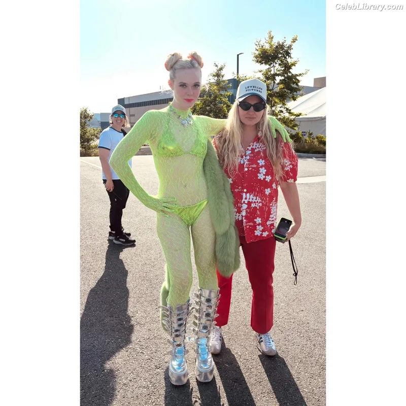 Elle Fanning photo 6 of 4114