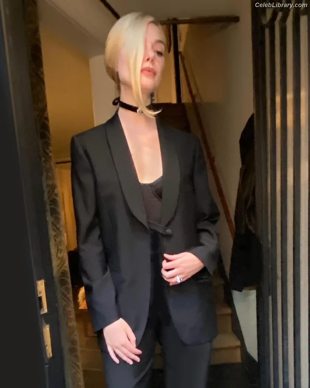 Elle Fanning photo 10 of 4114