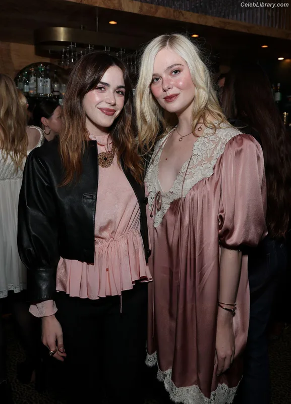 Elle Fanning photo 15 of 4114