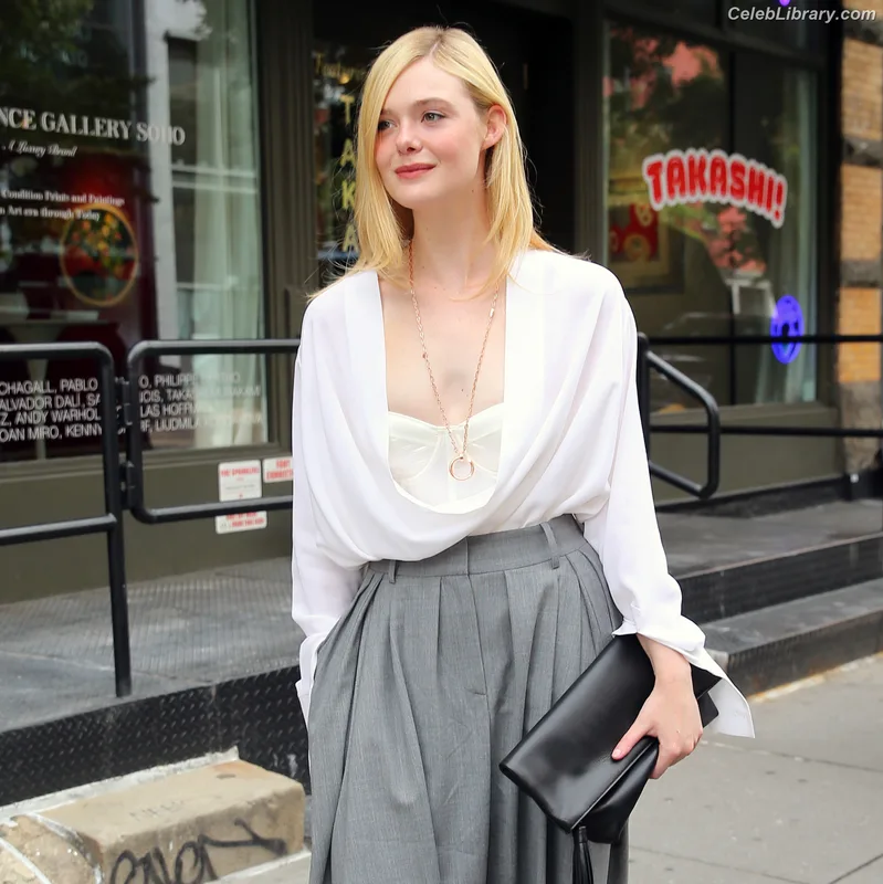 Elle Fanning photo 8 of 4114