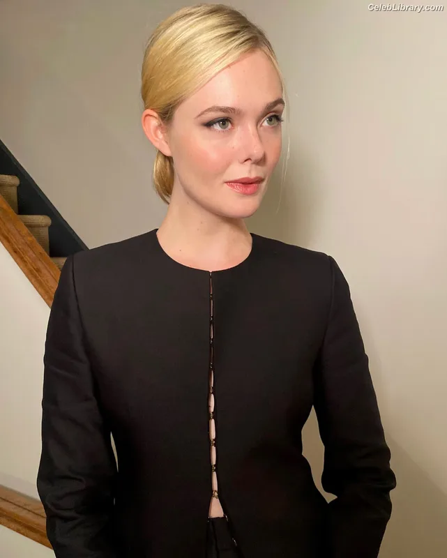 Elle Fanning photo 13 of 4114