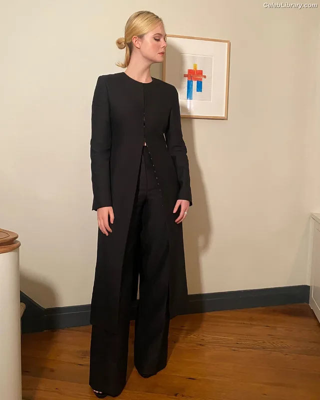 Elle Fanning photo 15 of 4114