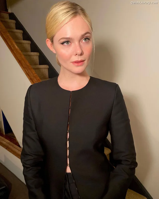 Elle Fanning photo 16 of 4114