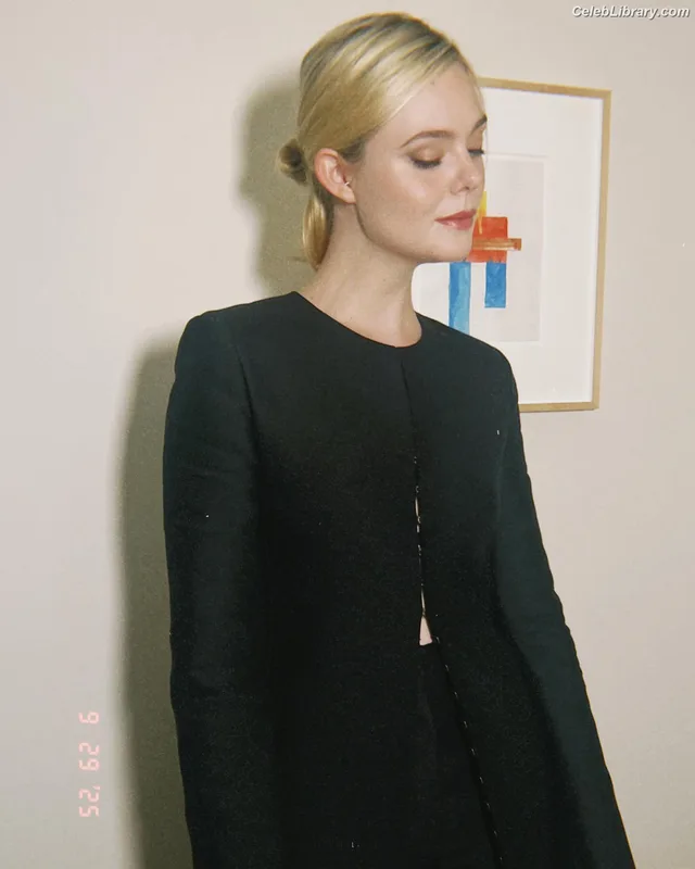 Elle Fanning photo 17 of 4114