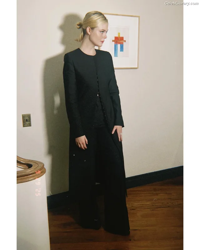 Elle Fanning photo 19 of 4114