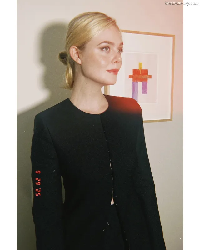 Elle Fanning photo 20 of 4114
