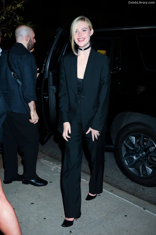 Elle Fanning photo 23 of 4114