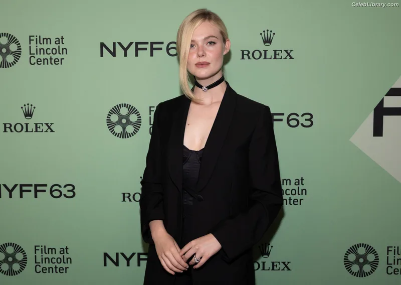 Elle Fanning photo 9 of 4114