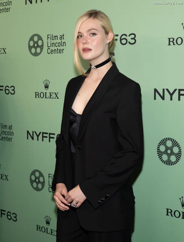 Elle Fanning photo 11 of 4114