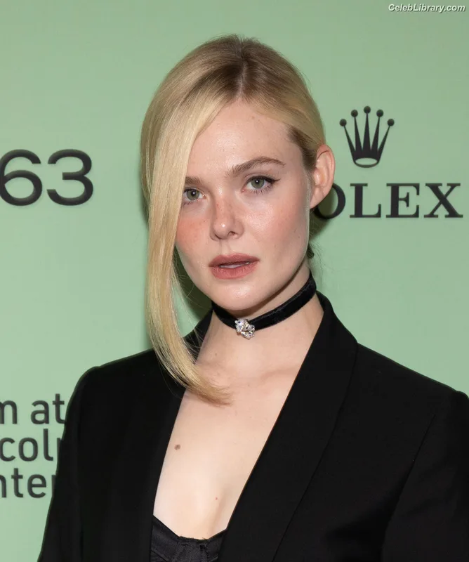 Elle Fanning photo 13 of 4114