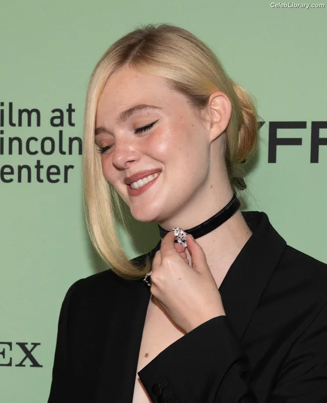 Elle Fanning photo 18 of 4114